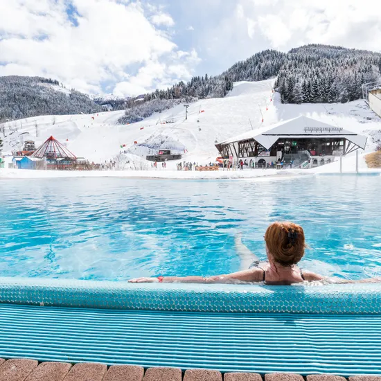 web_thermalbecken_blick_auf_piste_c_bad_kleinkirchheimer_bergbahnen.jpg